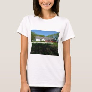 Canada, Manitoba, Grande Pointe. Red barn T-Shirt