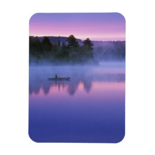 Canada, Ontario, Algonguin Park, Canoeist on Magnet