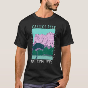  Capitol Reef National Park Utah Distressed Retro T-Shirt