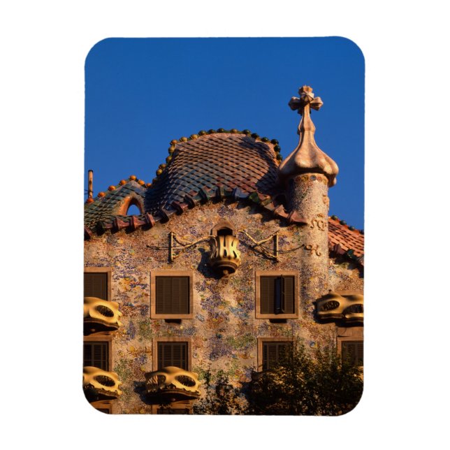 Casa Batilo, Gaudi Architecture, Barcelona, Magnet (Vertical)