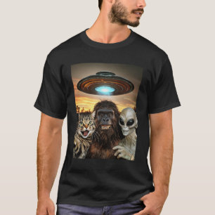 Cat Bigfoot Alien Selfie Bff Humour Photo With Ufo T-Shirt