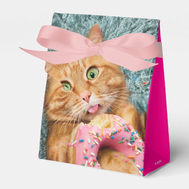 Cat Eating Doughnut Favour Box (Front Side)
