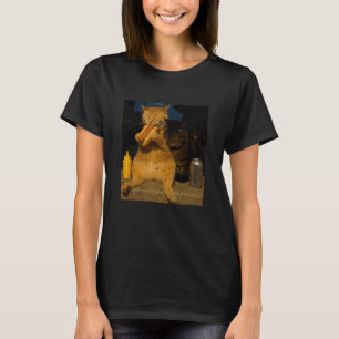 Cat Eating Hotdog Meme Cat Lover Vintage Cat Perso T-Shirt