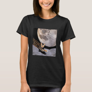 Cat In Outer Space Cute Kitten Kitty Strange Desig T-Shirt