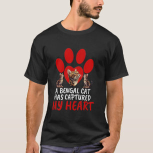 Cat Owner A BENGAL CAT HAS CAPTURED MY HEART Funny T-Shirt