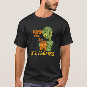Cat Purrs Alien Holding Cat I Found This It's Vibr T-Shirt