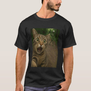 Cat Selfie Funny Martian Alien in The Background T-Shirt