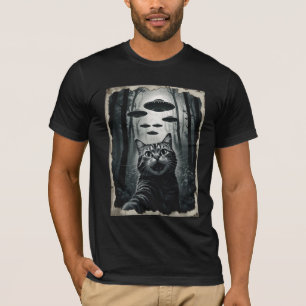 Cat Selfie UFO Abduction: Feline Alien Encounter T-Shirt