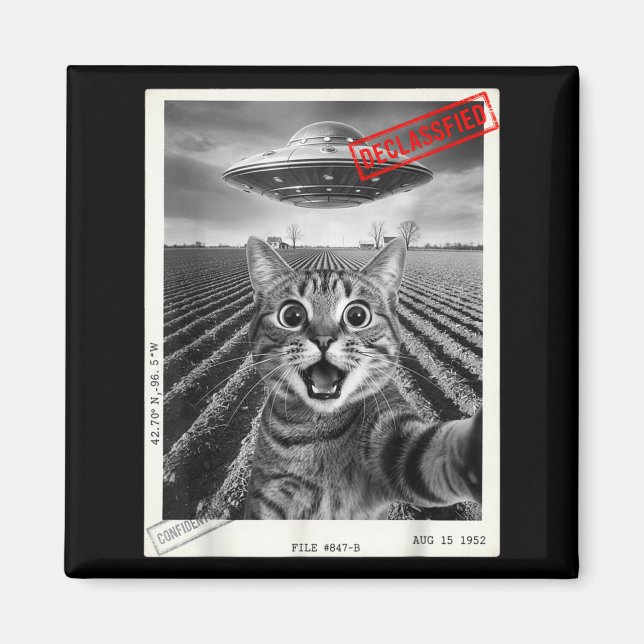 Cat Selfie Ufo Alien Funny Surprised Cat Meme Men  Magnet (Front)