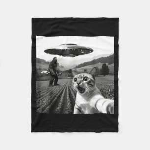 Cat Selfie With Alien Ufo Funny Cat Alien Bigfoot Fleece Blanket