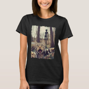 Cat Selfie with Alien UFO Funny Cat for Men Women T-Shirt