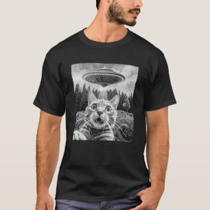 Cat Selfie With Alien UFO Funny Cat For Men Women  T-Shirt