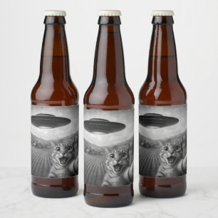 Cat Selfie With Alien UFO Funny Cat Gifts Beer Bottle Label