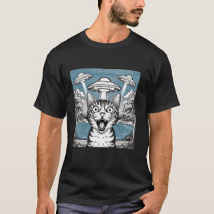 Cat Selfie With Alien UFO Funny Cat Gifts For Men T-Shirt