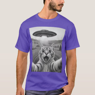 Cat Selfie with Alien UFO Funny Cat Gifts for Men T-Shirt
