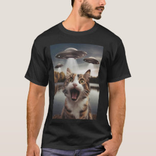 Cat Selfie With Alien UFO Funny Cat Gifts For Men T-Shirt