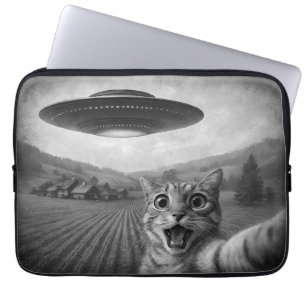Cat Selfie With Alien UFO Funny Cat Gifts Laptop Sleeve