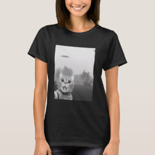 Cat Selfie With Alien UFO Funny Cat Mens Womens To T-Shirt