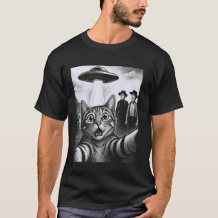 Cat Selfie with UFO and Confused Amish Witnesses R T-Shirt