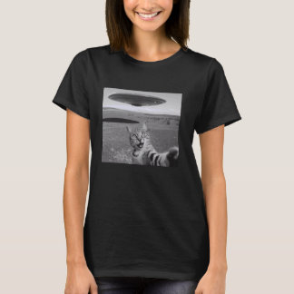 Cat Selfie With UFO Funny Cat T-Shirt