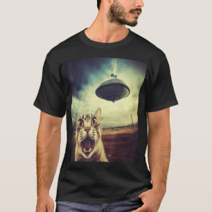 Cat Selfie with UFOs Alien Extraterrestrial UFO Be T-Shirt