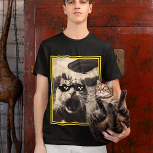 cat taking selfie meme ufos T-Shirt
