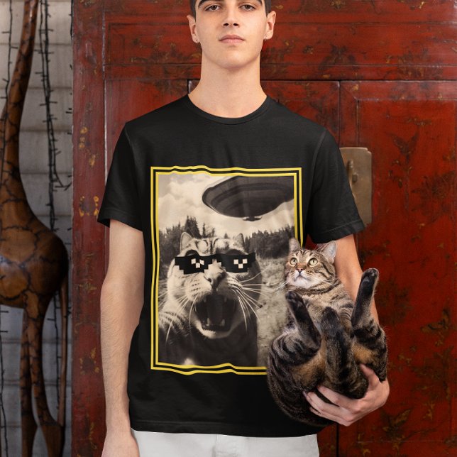 cat taking selfie meme ufos T-Shirt (Creator Uploaded)