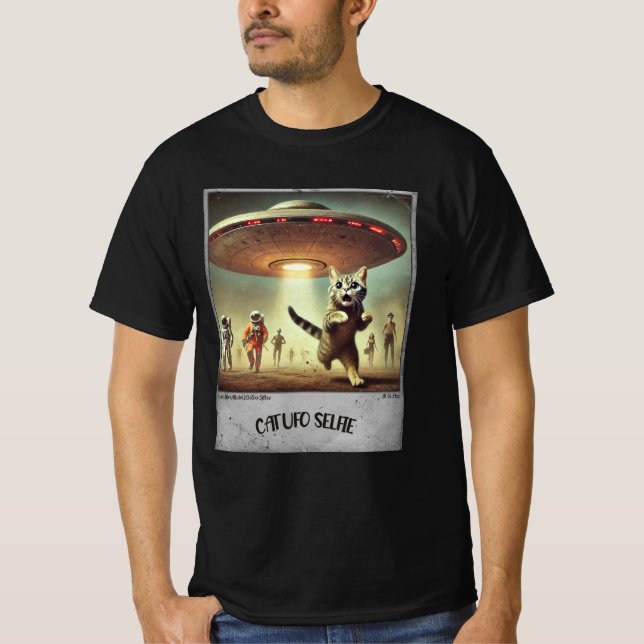 Cat UFO Selfie: Scared Kitty (Man t-shirt) #04 T-Shirt (Front)