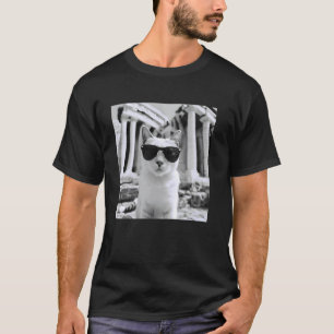 Cat Wearing Sunglasses At The Ephesus In Türkiye O T-Shirt