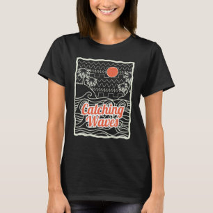 Catching Waves Retro Synthwave Waveform 80s Synthe T-Shirt