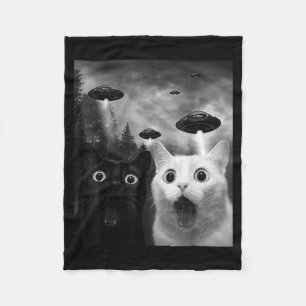 Cats Selfie with Alien UFO Funny Cat for Men Women Fleece Blanket