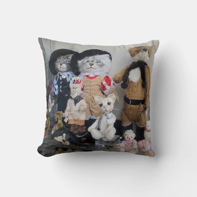 Cats Throw Pillow (Front)