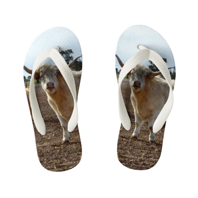 Cattle on the Loose: Highland Cows Wheat Heist Kid's Thongs (Footbed)