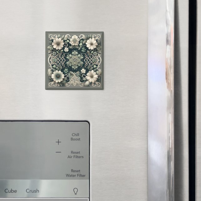 Celtic Clover Floral Charm Magnet (In Situ (Fridge))