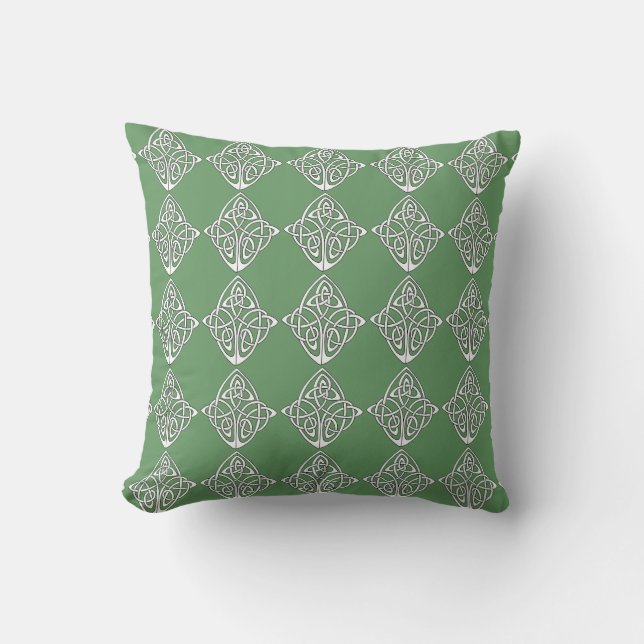 Celtic knot on green background cushion (Front)
