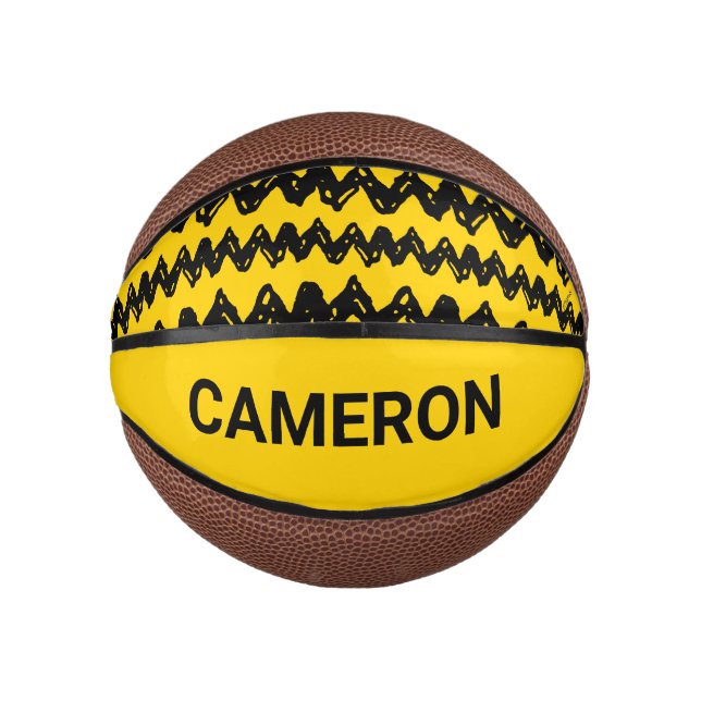 Charlie Brown Zig Zag Pattern Mini Basketball (Front)