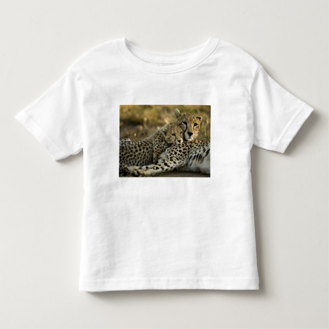 Cheetah, Acinonyx jubatus, with cub in the Masai 2 Toddler T-Shirt (Front)