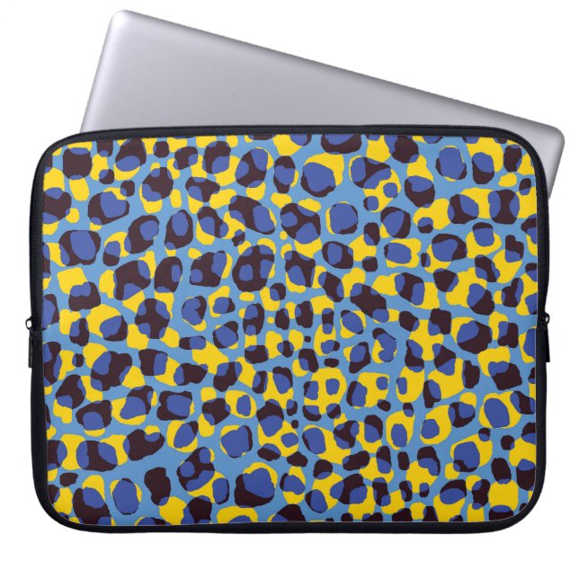 Cheetah skin texture, seamless animal print. laptop sleeve (Front)