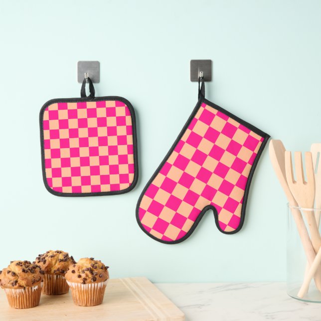 Chequered squares hot pink peach geometric retro oven mitt & pot holder set (Insitu(Hanging))