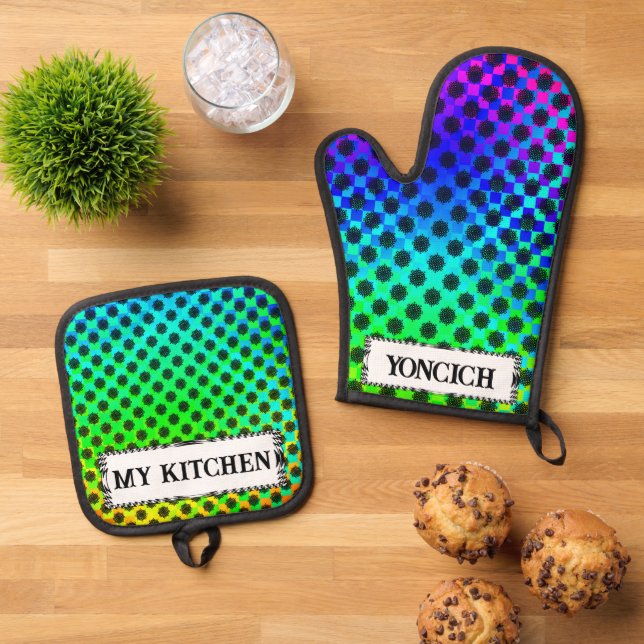 Chequered Wheels by Kenneth Yoncich Oven Mitt & Pot Holder Set (Top Down)