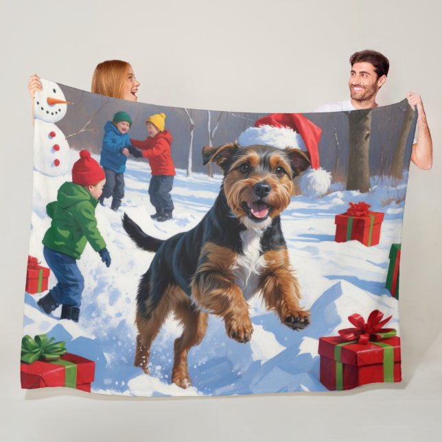 Chesapeake Bay Retriever Snow with Christmas Hat Fleece Blanket (In Situ)