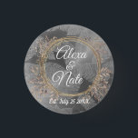 Chic Feathers Floral Wreath Wedding   3 Cm Round Badge<br><div class="desc">Chic silver feathers on a shimmery silver backdrop combined with a gold elegant floral wreath where you can customise it for your event  creating sleek romantic wedding party favour vibes. Part of the Stylish Trendy Wedding Gifts Collection.</div>
