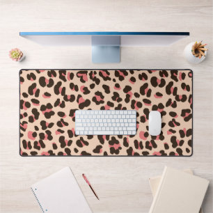 Chic Leopard Print in Pink Desk Mat