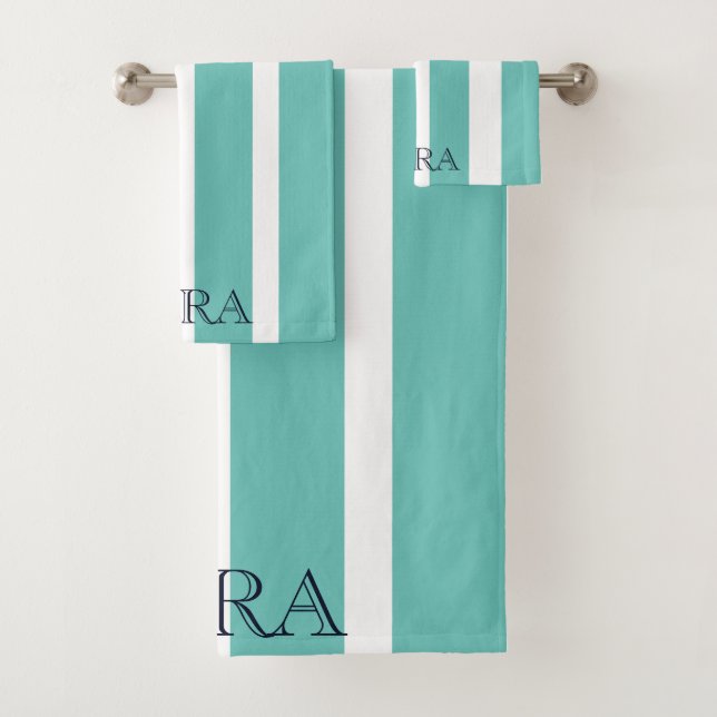 Chic Lined Sage Green Monogrammed Bath Towel Set (Insitu)