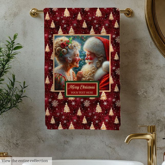 Chic Mr. and Mrs. Claus Red Gold Bath Towel (Chic Mr. and Mrs. Claus Red Gold Bath Towel)
