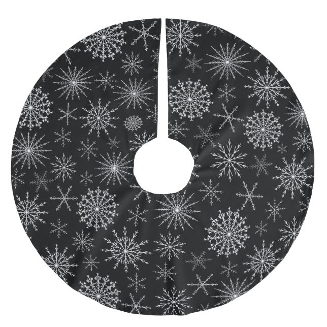 Chic Snowstorm Brushed Polyester Tree Skirt (Front)