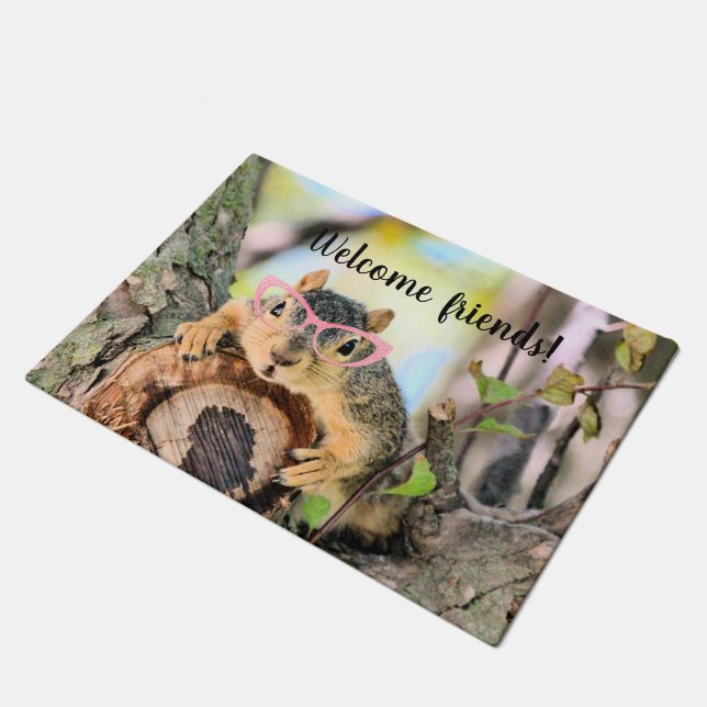 Chic squirrel doormat (Angled)