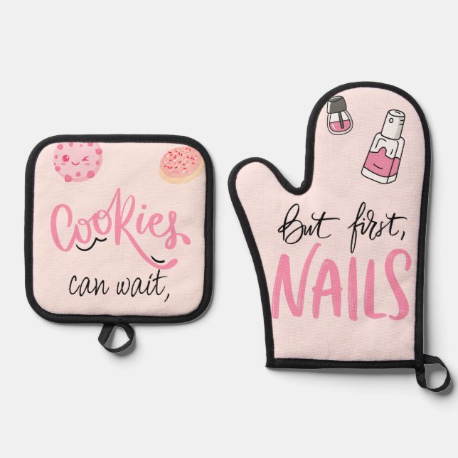 Chic Treats & Nails Oven Mitt and Pot Holder Set (Front)