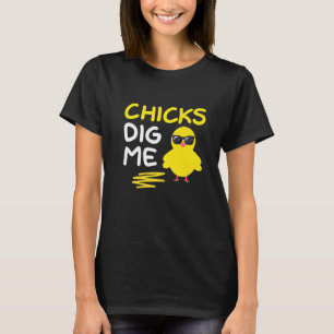 Chicks Dig Me Easter Pun Cool Chicken Egg Hunt T-Shirt