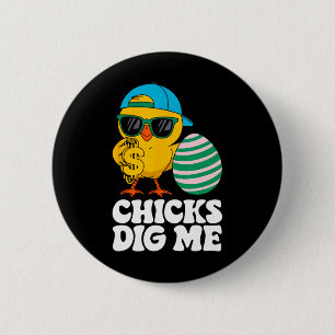 Chicks Dig Me Funny Happy Easter Sunday Outfit Wom 6 Cm Round Badge